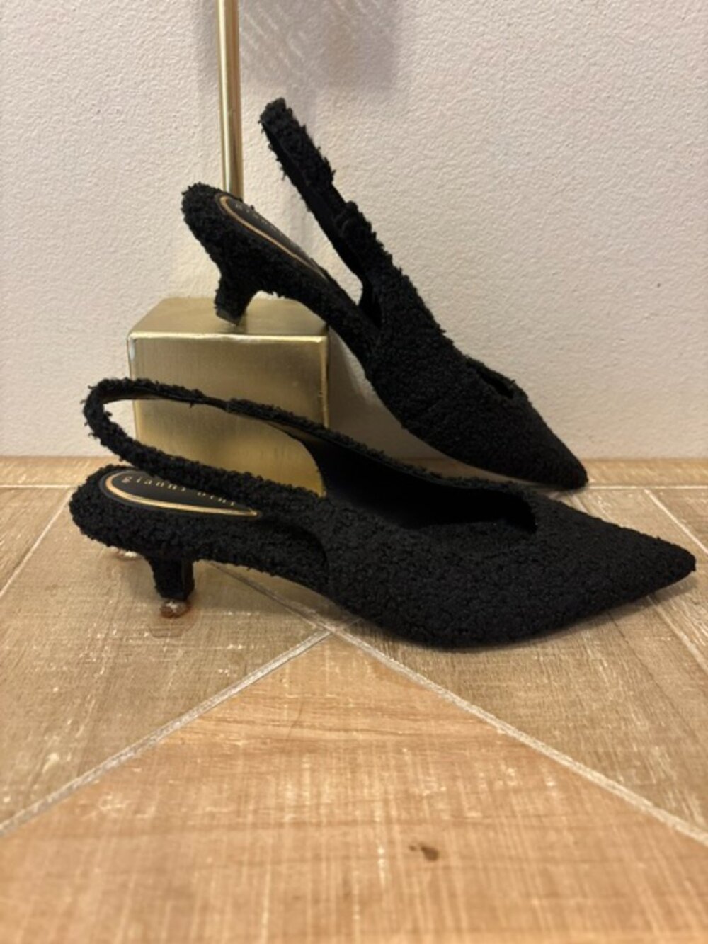 NWOT Gianni Bini Faux Shearling Slingback Pumps Black Size 8 or 8.5 - Picture 3 of 5